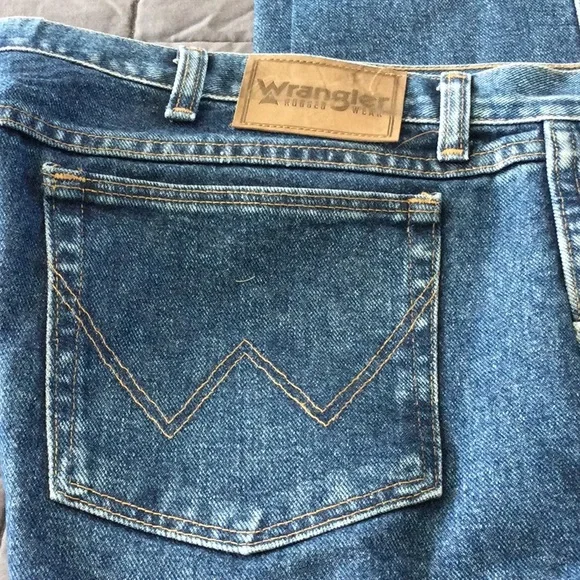 Wrangler Rugged Wear Jeans 48 x 32 - Picture 2 of 11